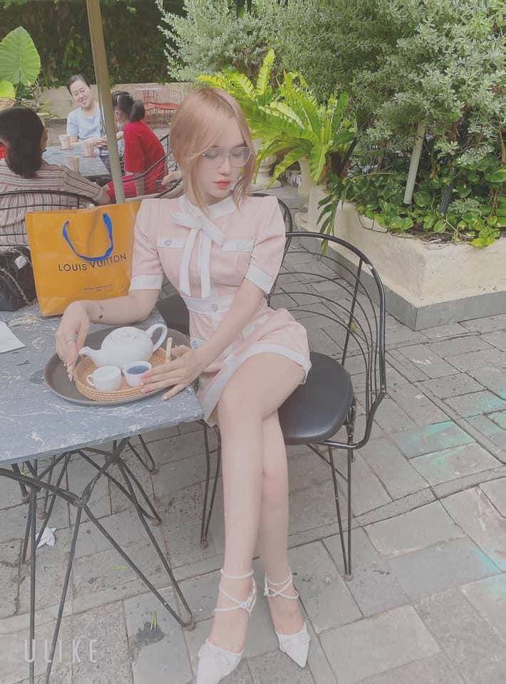 Em hàng xóm có sở thích thả rông hàng họ