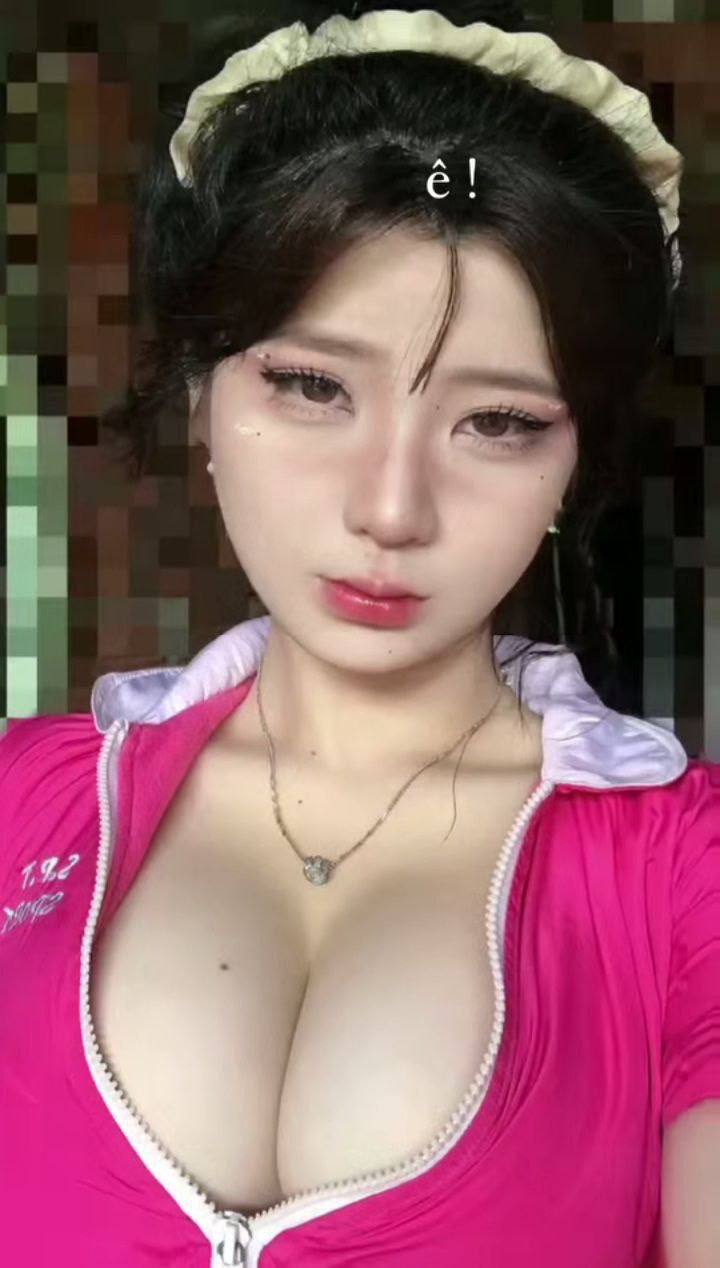 Con gái phục vụ cho chủ nợ giúp má chi trả khoản nợ nhà