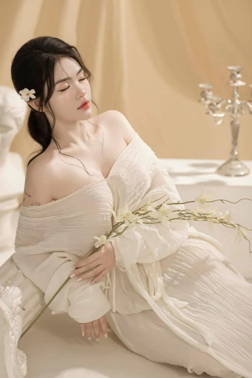 Gã nhà bên ghê tởm lại là người từng ép làm tình tôi 10 năm trước